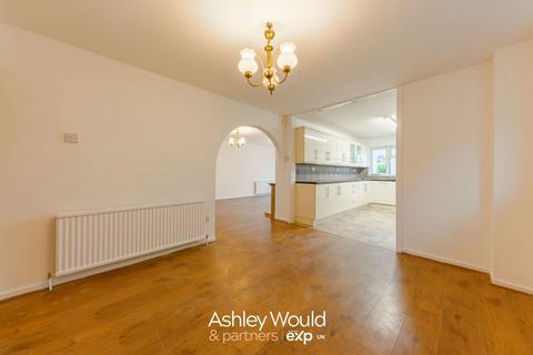 4 bedroom detached house to rent, Links View, Halesowen B62