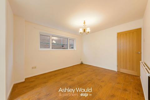 4 bedroom detached house to rent, Links View, Halesowen B62