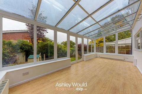 4 bedroom detached house to rent, Links View, Halesowen B62