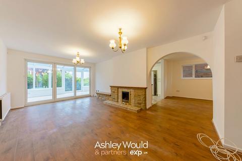 4 bedroom detached house to rent, Links View, Halesowen B62