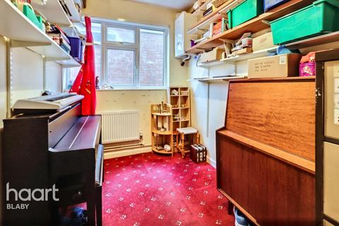 4 bedroom semi-detached house for sale, Greendale Road, Leicester
