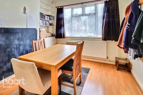 4 bedroom semi-detached house for sale, Greendale Road, Leicester