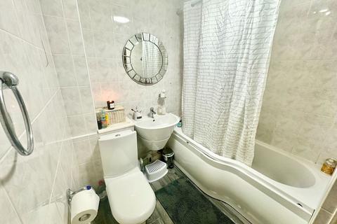 2 bedroom flat for sale, Pasteur Close, London NW9