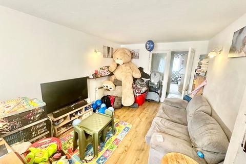 2 bedroom flat for sale, Pasteur Close, London NW9