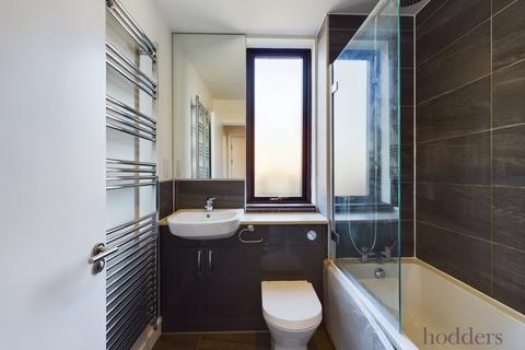 1 bedroom apartment for sale, Hanworth Lane, Chertsey, Surrey, KT16