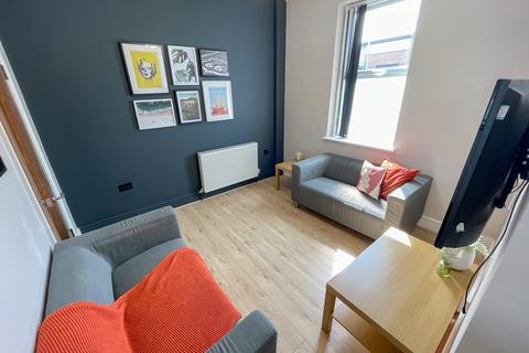 4 bedroom terraced house to rent, Wedgewood Street, L7 2QH,