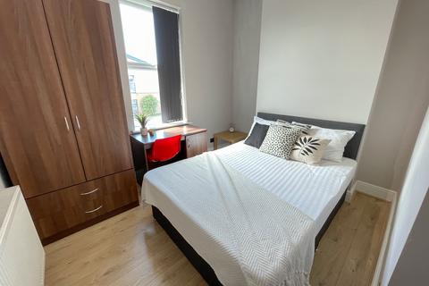 4 bedroom terraced house to rent, Wedgewood Street, L7 2QH,