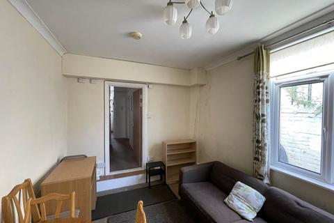 5 bedroom terraced house to rent, Llanishen Street, Heath, Cardiff