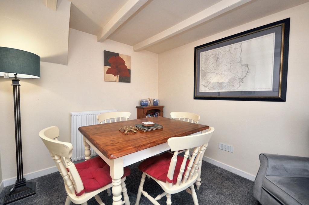 Sitting/ Dining room