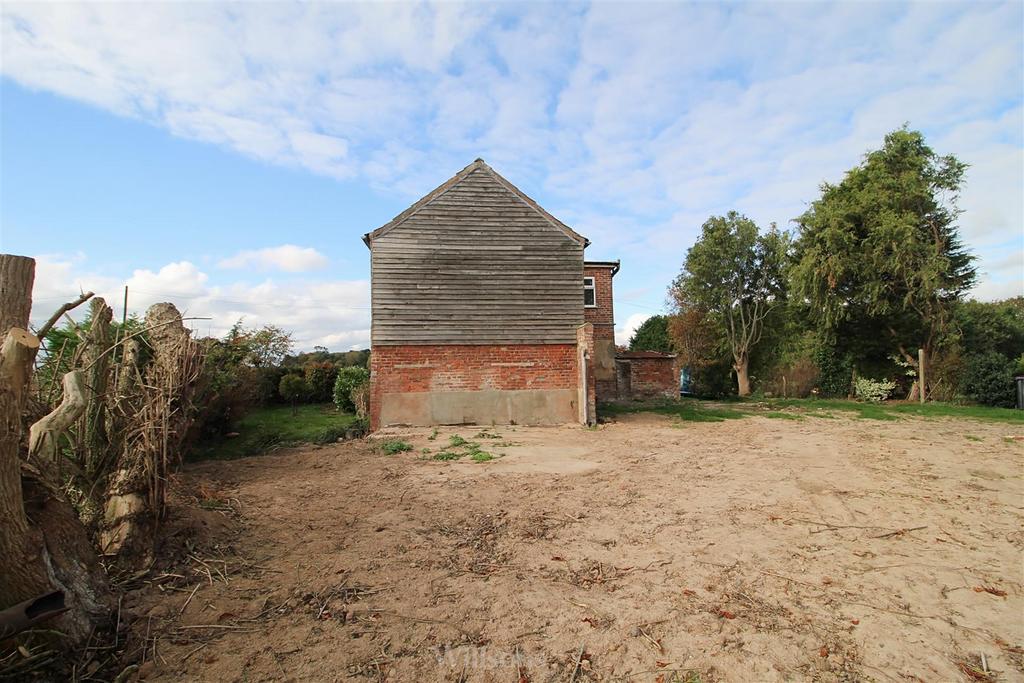 Rear & Side Gardens