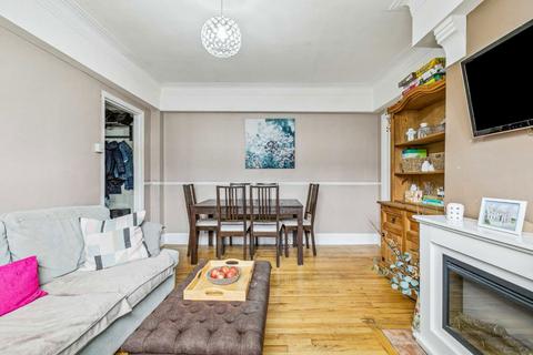 2 bedroom flat for sale, Sutton Lane North, London W4