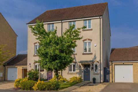 4 bedroom semi-detached house for sale, Avenue De Gien, Malmesbury, SN16