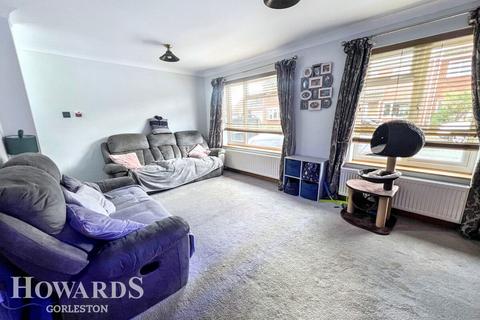 3 bedroom detached house for sale, Fern Gardens, Belton