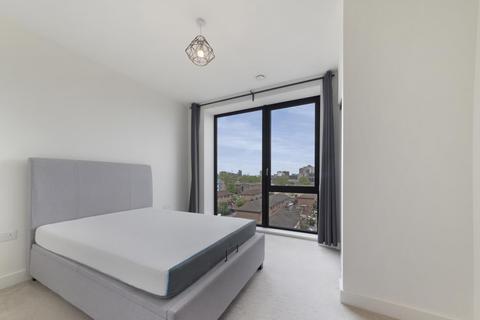 1 bedroom apartment for sale, Barrell Makers House, London, E14