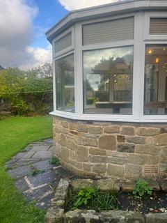 3 bedroom detached house to rent, Holmcliffe Avenue, Huddersfield HD4