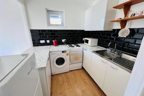 Pownall Gardens, Hounslow