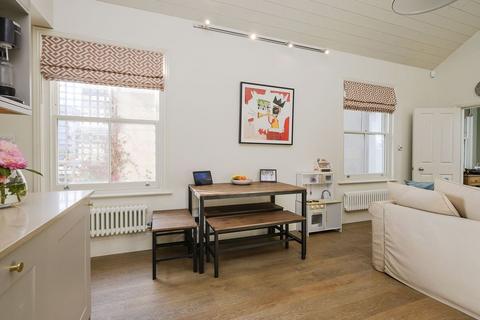 2 bedroom flat for sale, Durham Road, London SW20