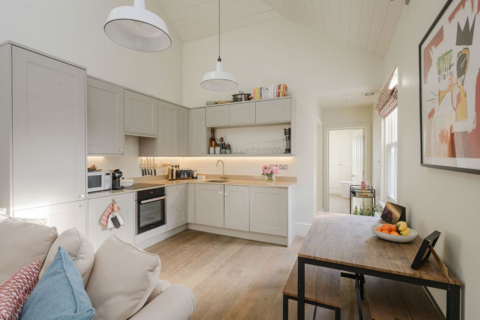 2 bedroom flat for sale, Durham Road, London SW20