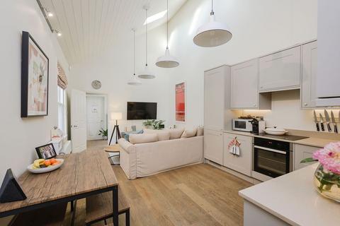 2 bedroom flat for sale, Durham Road, London SW20