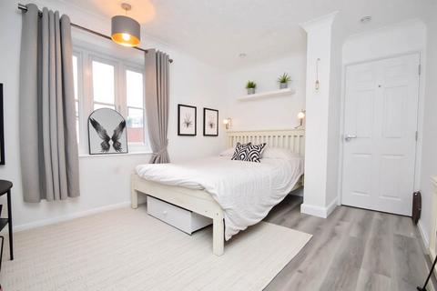 3 bedroom flat to rent, Betts Court, Cross Lane, Norwich NR3