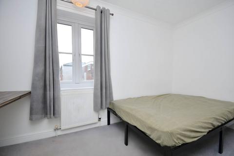 3 bedroom flat to rent, Betts Court, Cross Lane, Norwich NR3