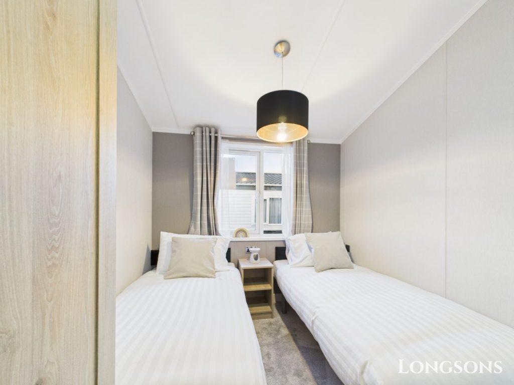 Cam02173g0 Pr0277 Still075