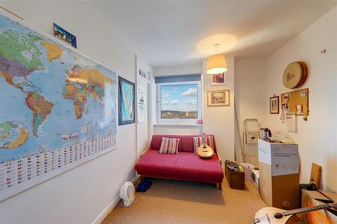 2 bedroom flat for sale, Boundary Road, Worthing BN11