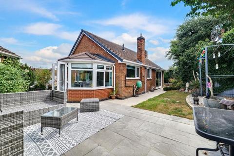 2 bedroom detached bungalow for sale, Darrach Close, Coventry CV2