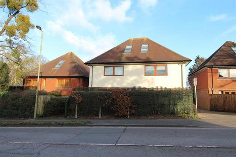 undefined, Lake Corner, New Milton, Hampshire, BH25 5GS