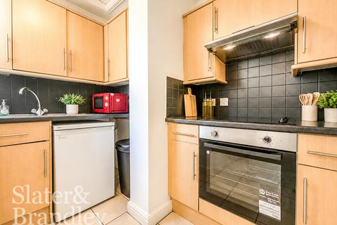 1 bedroom flat to rent, Flat 2 3 Chestnut Grove, Nottingham, NG3 5AD