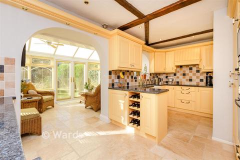 3 bedroom chalet for sale, Blue Bell Hill, Chatham, Kent
