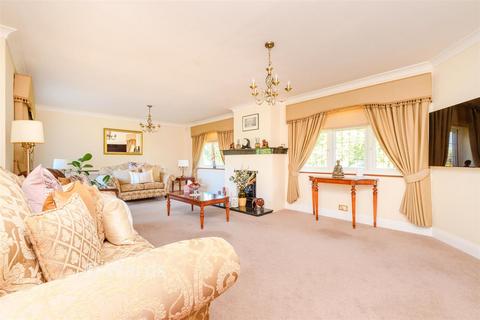 3 bedroom chalet for sale, Blue Bell Hill, Chatham, Kent