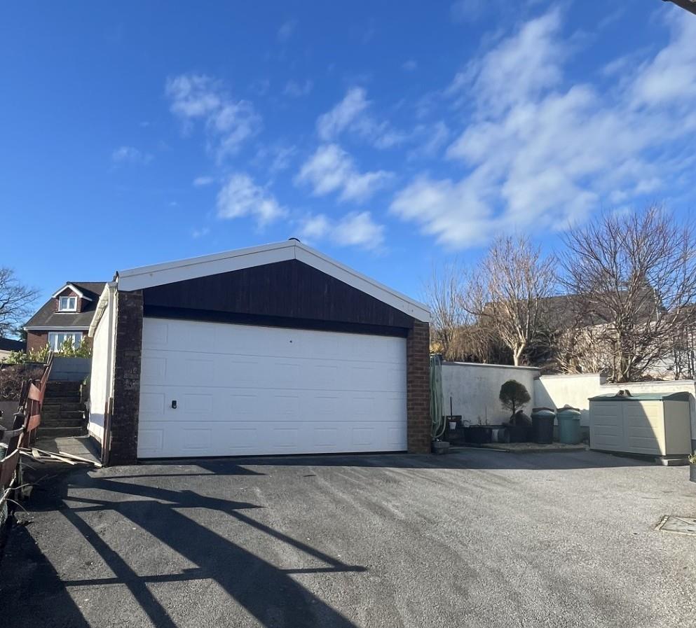 Garage Arfryn.jpg