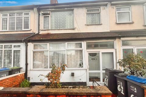 3 bedroom terraced house to rent, Thornton Road, Thornton Heath, Croydon, CR7