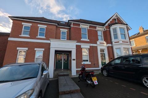 2 bedroom apartment to rent, Mill Hill Road, Cowes, Isle of Wight
