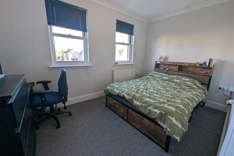 2 bedroom apartment to rent, Mill Hill Road, Cowes, Isle of Wight