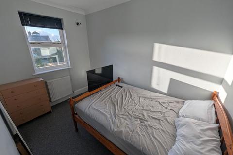 2 bedroom apartment to rent, Mill Hill Road, Cowes, Isle of Wight