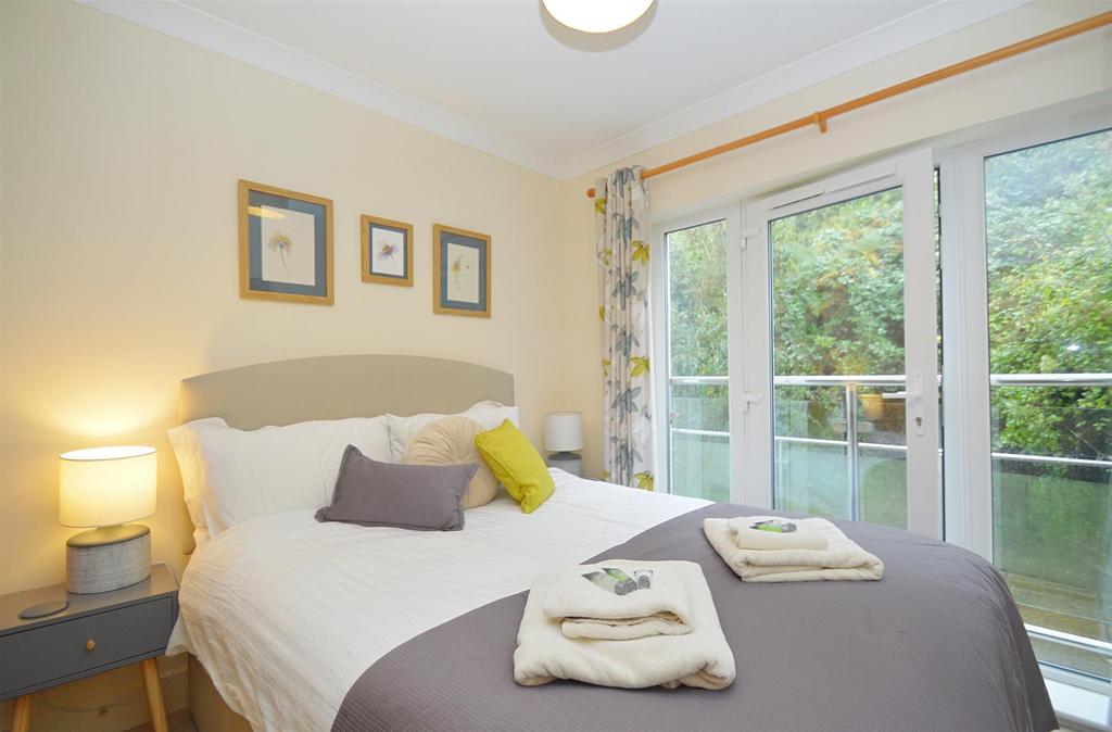 Resized Bed1b.jpg
