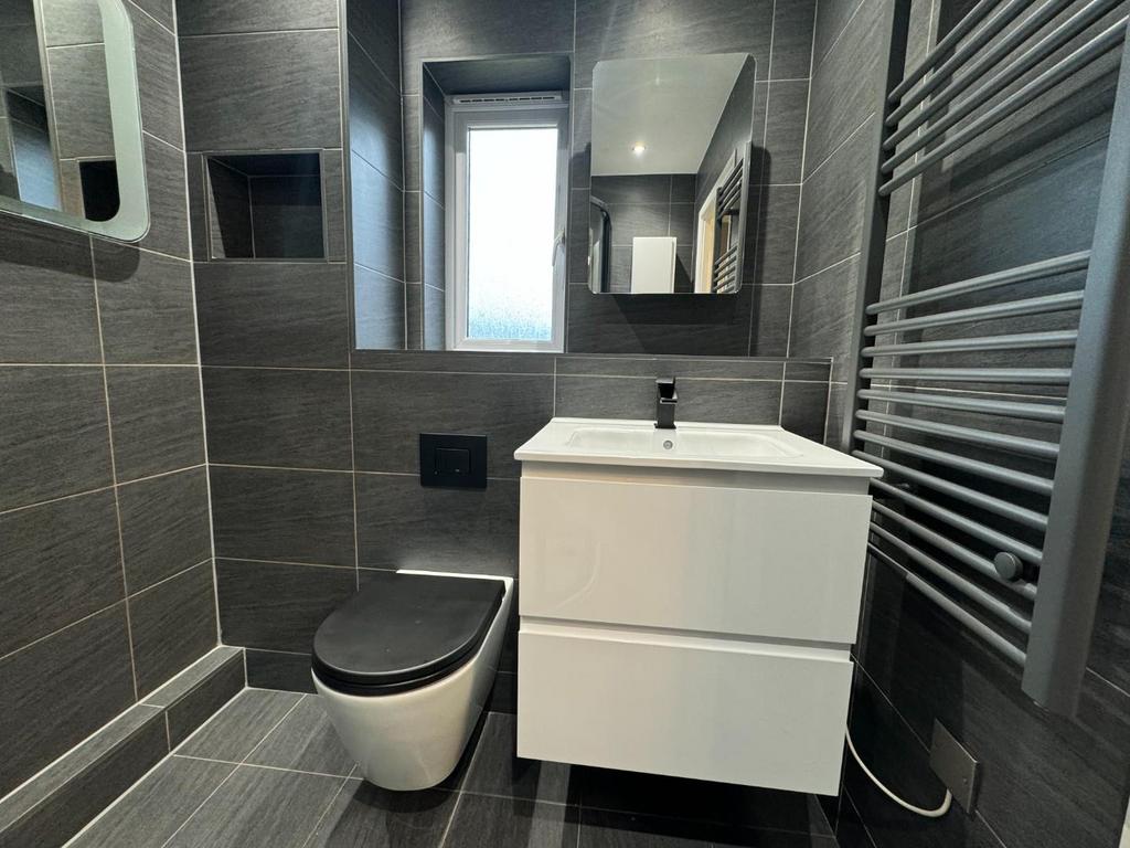 Bathroom (3).jpg