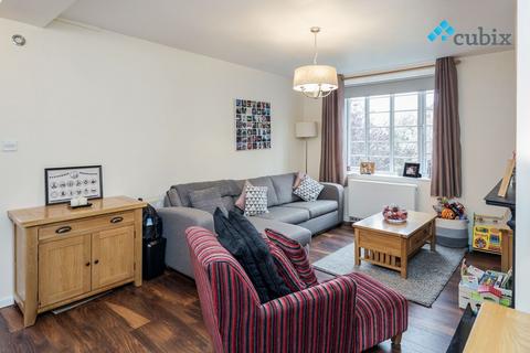 2 bedroom maisonette to rent, Timbrell Place, London SE16