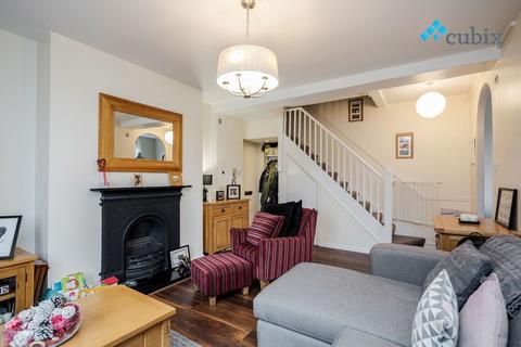 2 bedroom maisonette to rent, Timbrell Place, London SE16