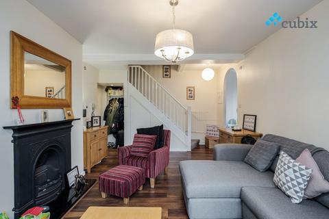 2 bedroom maisonette to rent, Timbrell Place, London SE16
