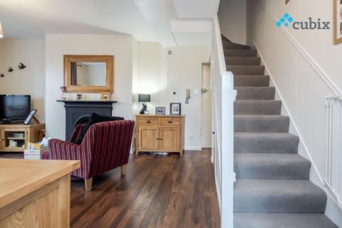 2 bedroom maisonette to rent, Timbrell Place, London SE16