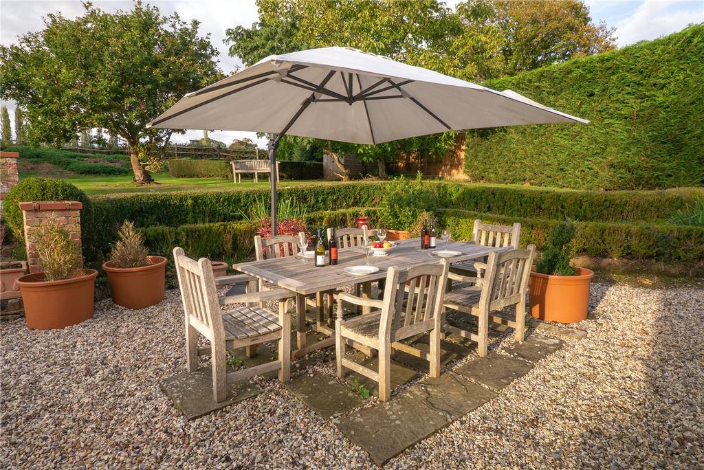 Alfresco Dining