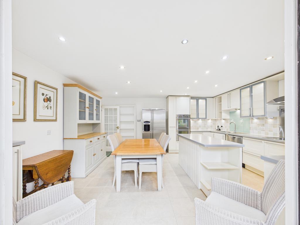 Kitchen 4