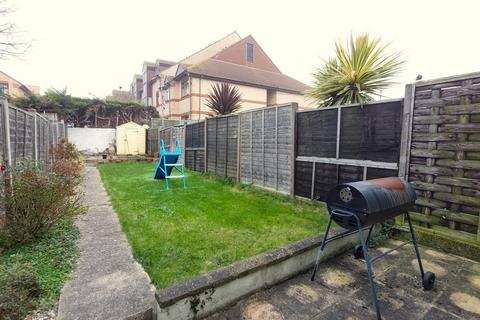 3 bedroom house to rent, Gosport Road, Lee-on-the-solent, Hampshire, PO13