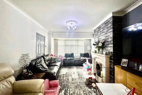 3 bedroom property for sale, Longden Avenue, Oldham