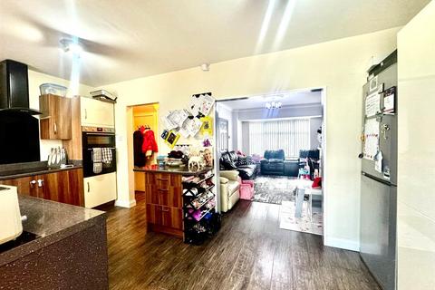3 bedroom property for sale, Longden Avenue, Oldham