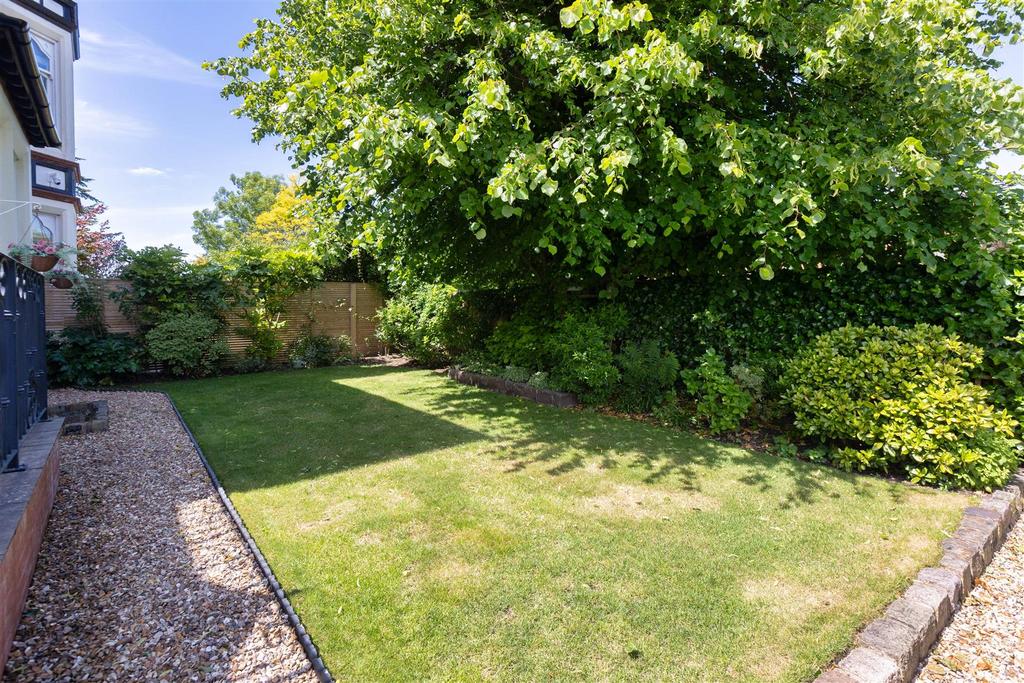 Side gardens