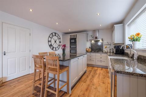 5 bedroom detached house for sale, Knowle Top Road, Halifax